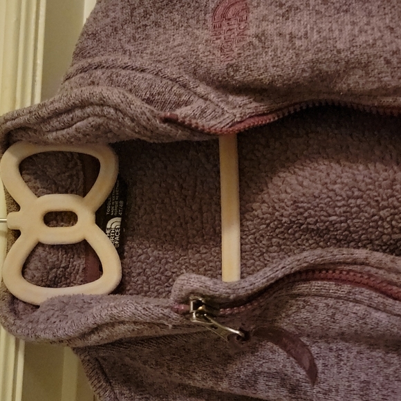 Sweater North face very good Condition size 4kid Nothing wrong or any stains - Picture 2 of 6